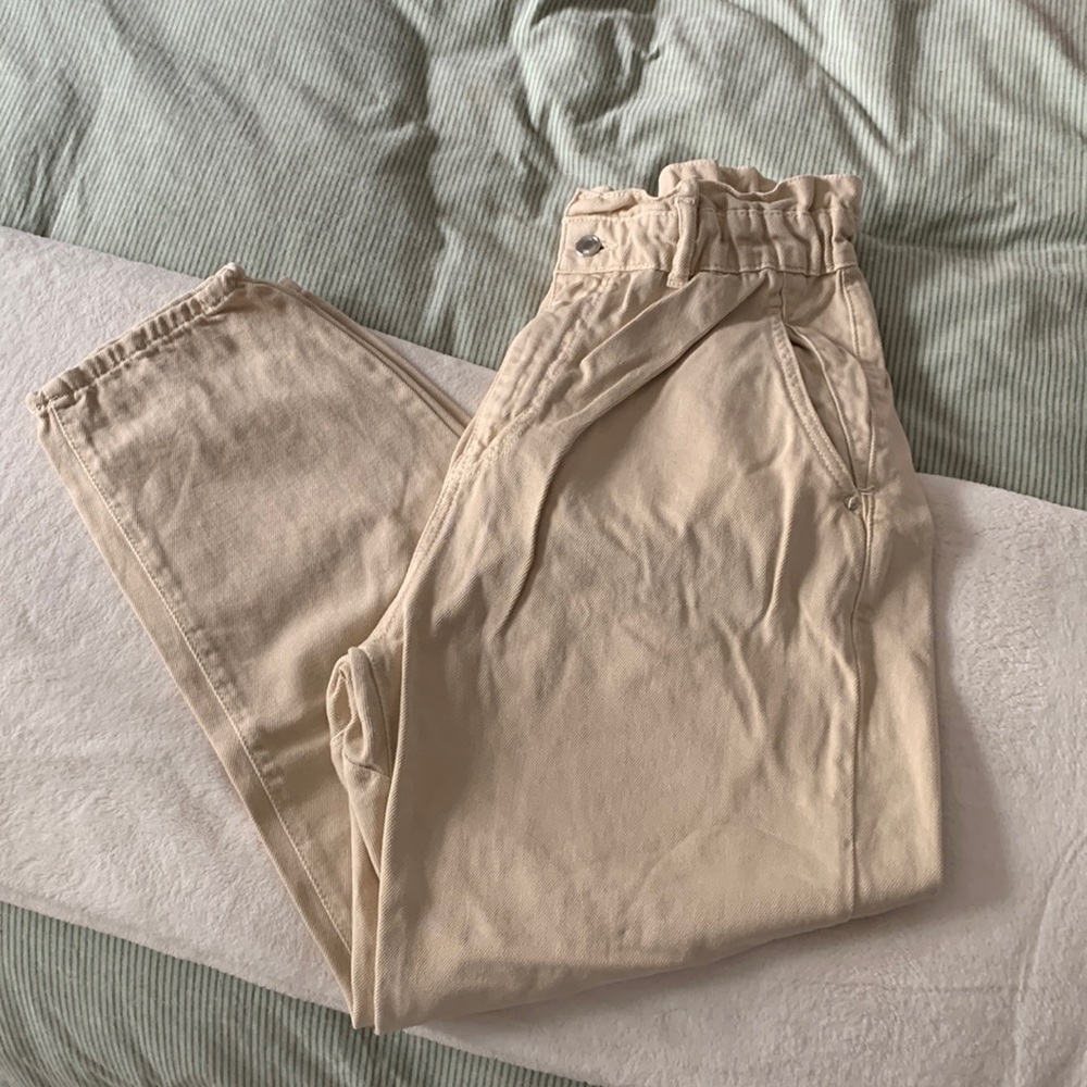Zara Cropped Ankle Jeans in Light Beige